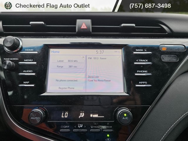 2019 Toyota Camry SE photo 16