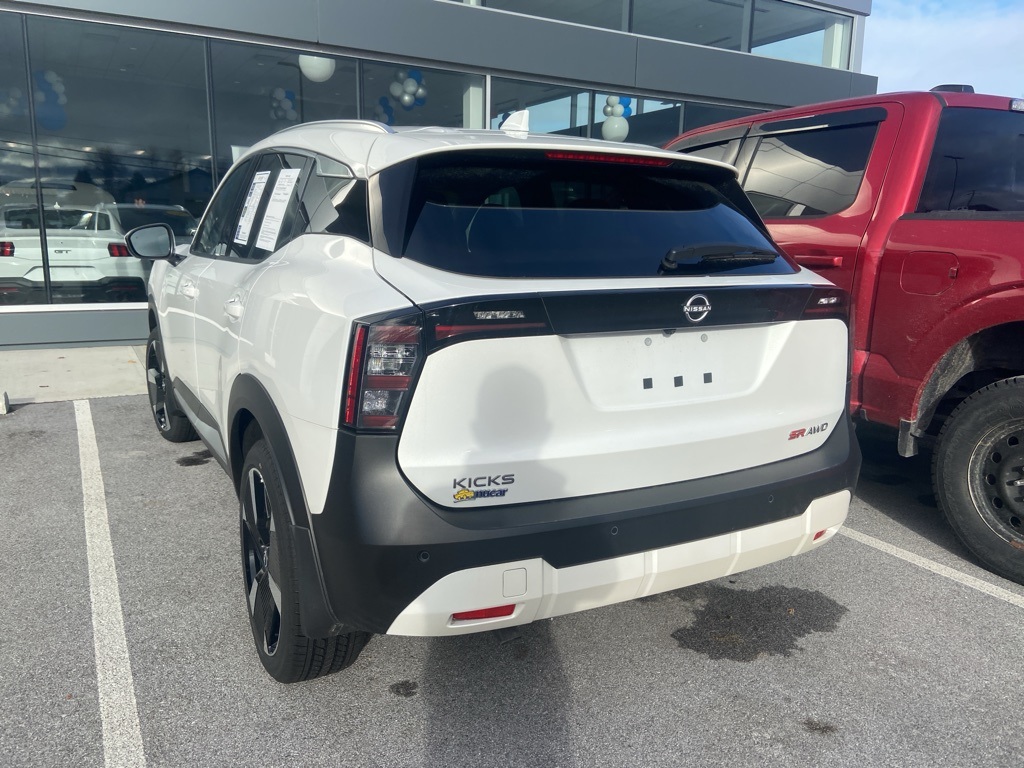 2025 Nissan Kicks SR photo 4