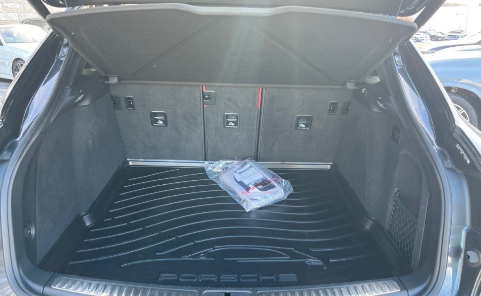 2023 PORSCHE MACAN - Image 13