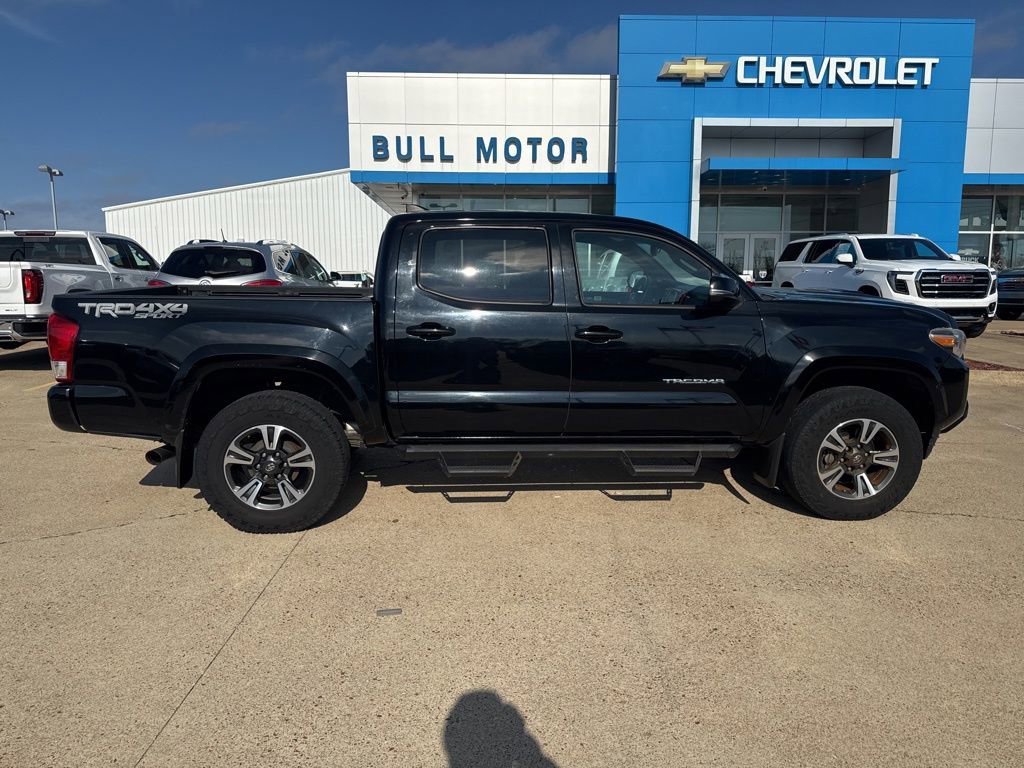 2017 Toyota Tacoma TRD Sport's photo