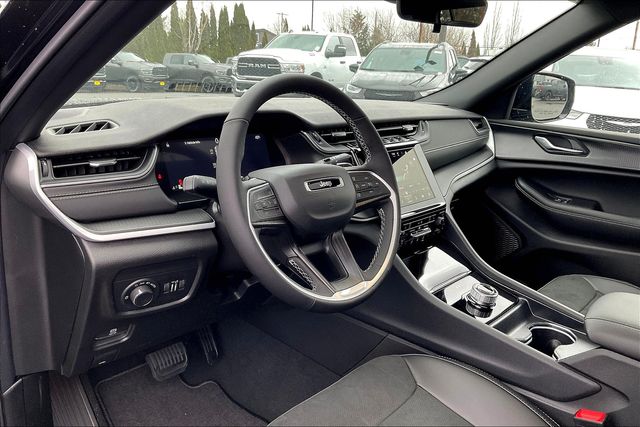 2025 Jeep Grand Cherokee Altitude X photo 6