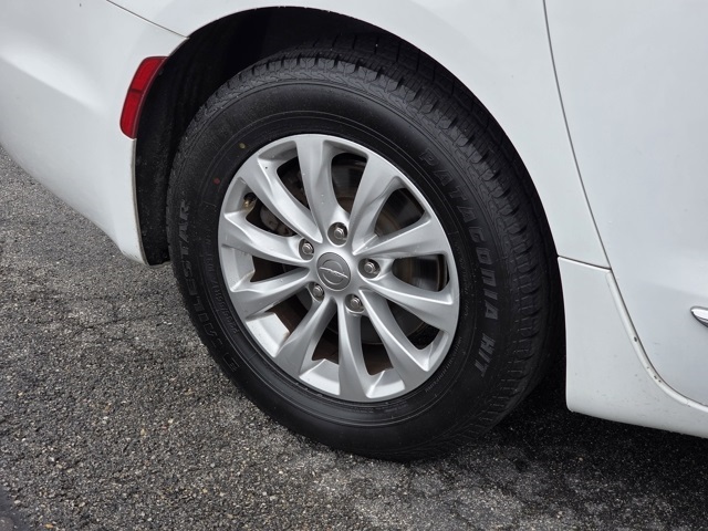 2018 Chrysler Pacifica Touring L photo 14