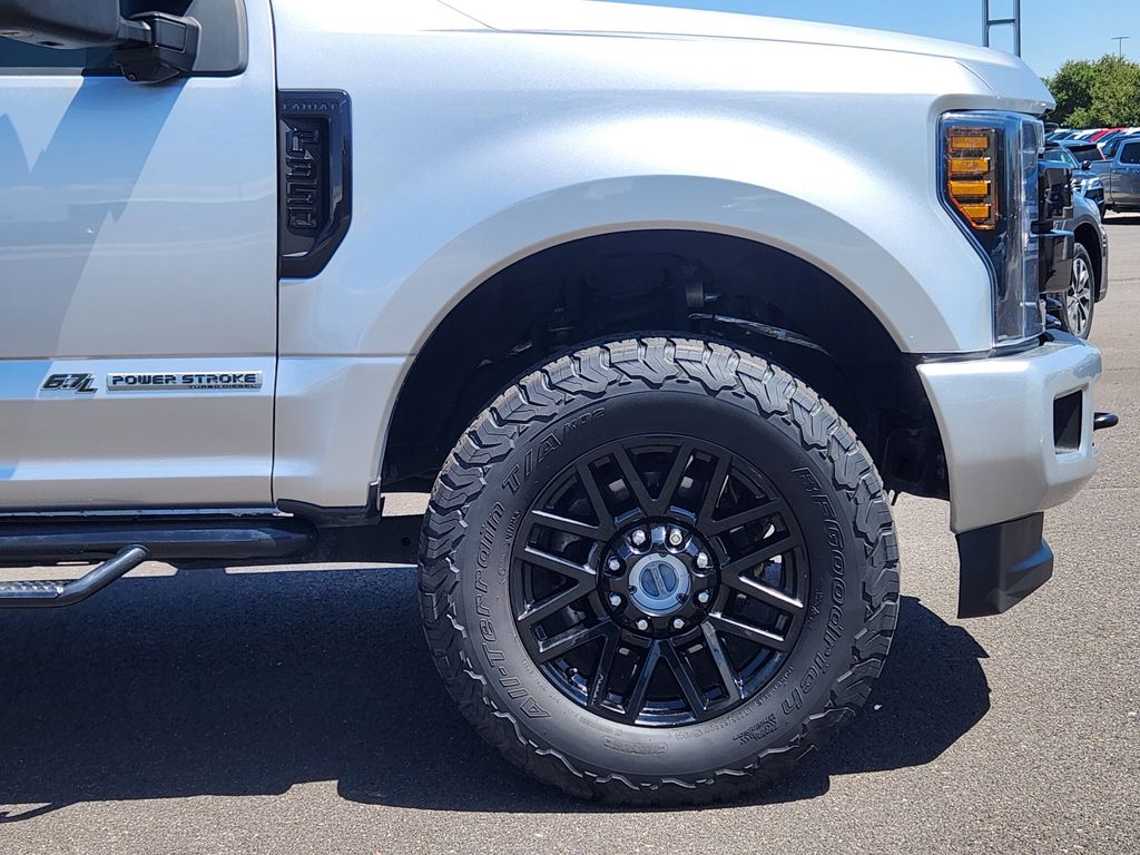 2019 Ford F-350 Lariat photo 5