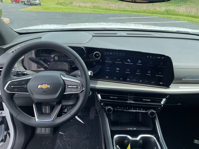 2025 Chevrolet Traverse photo 11