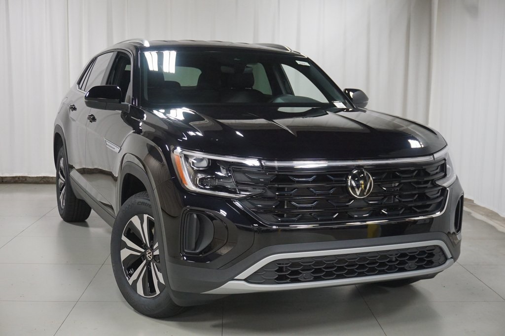 2026 Volkswagen Atlas Cross Sport SE photo 2