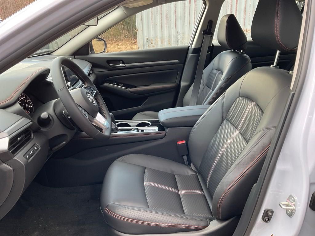 2025 Nissan Altima 2.5 SR photo 12