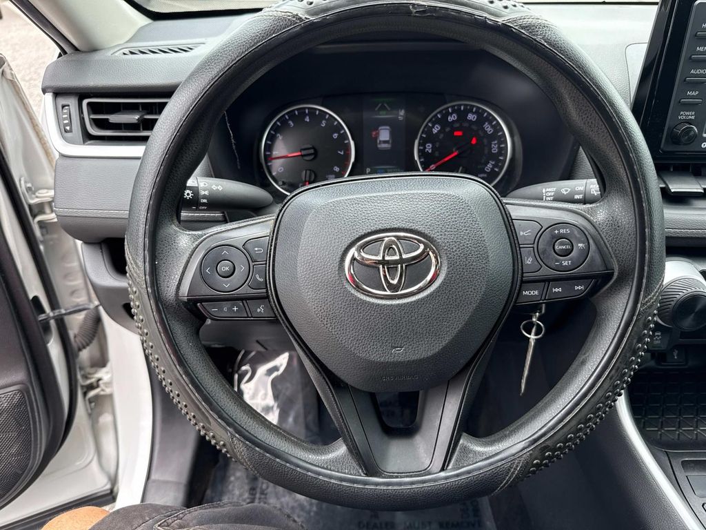 2022 Toyota RAV4 LE photo 33