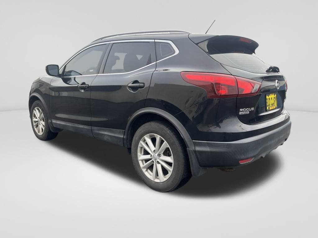2018 Nissan Rogue Sport SV photo 2