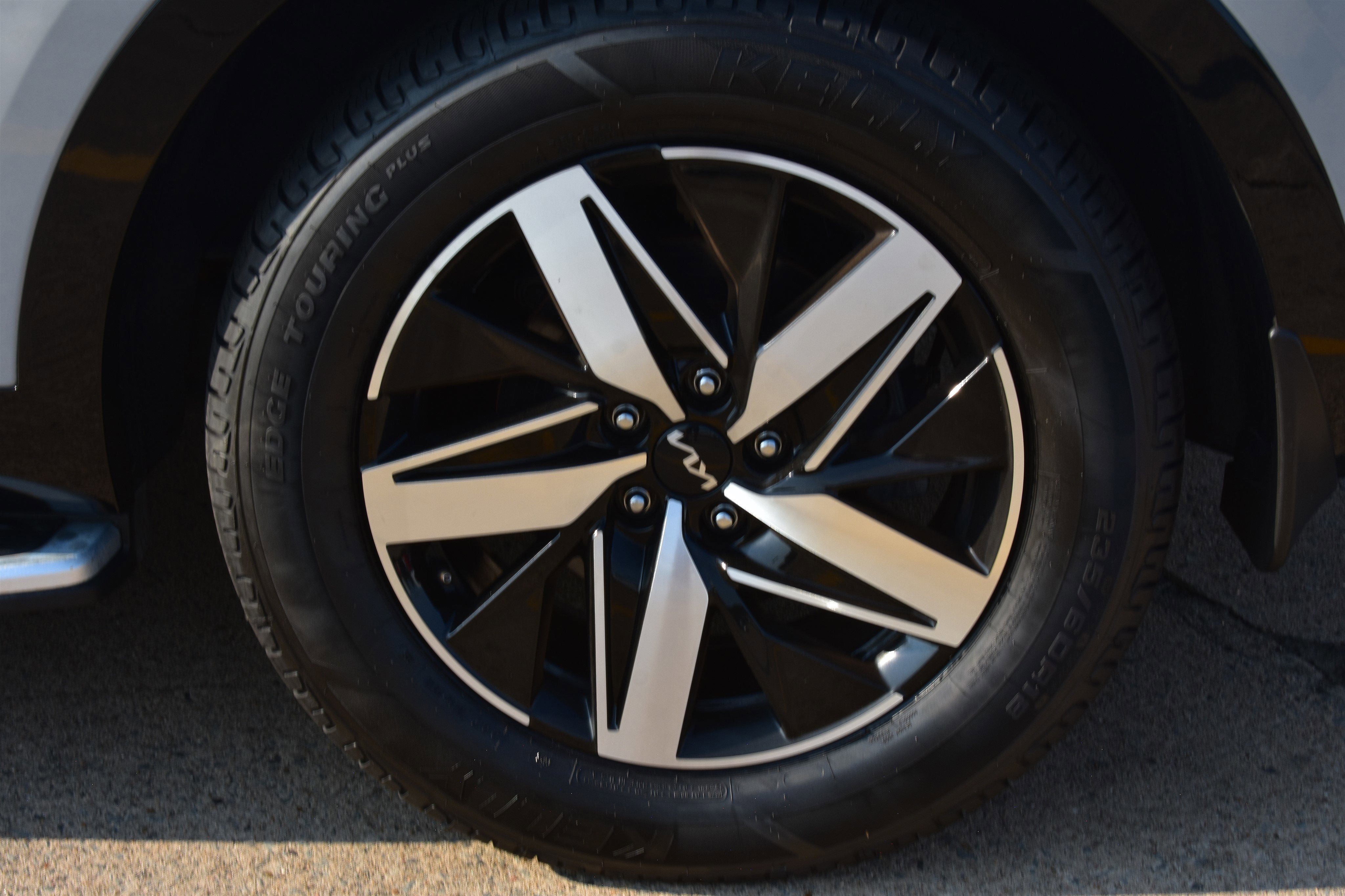 2022 Kia Sorento EX photo 2