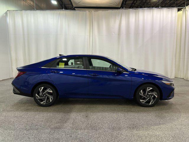 2025 Hyundai Elantra SEL Convenience photo 4