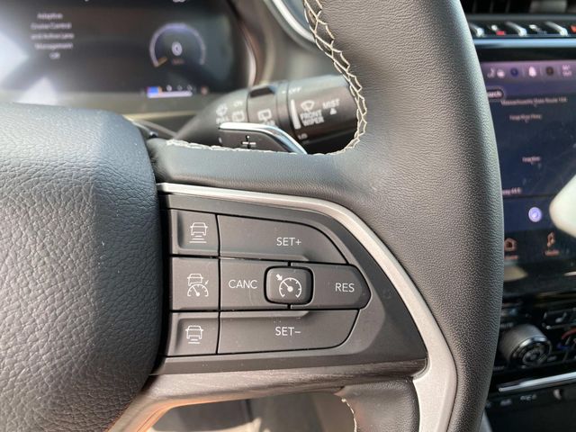 2022 Jeep Grand Cherokee Limited photo 16