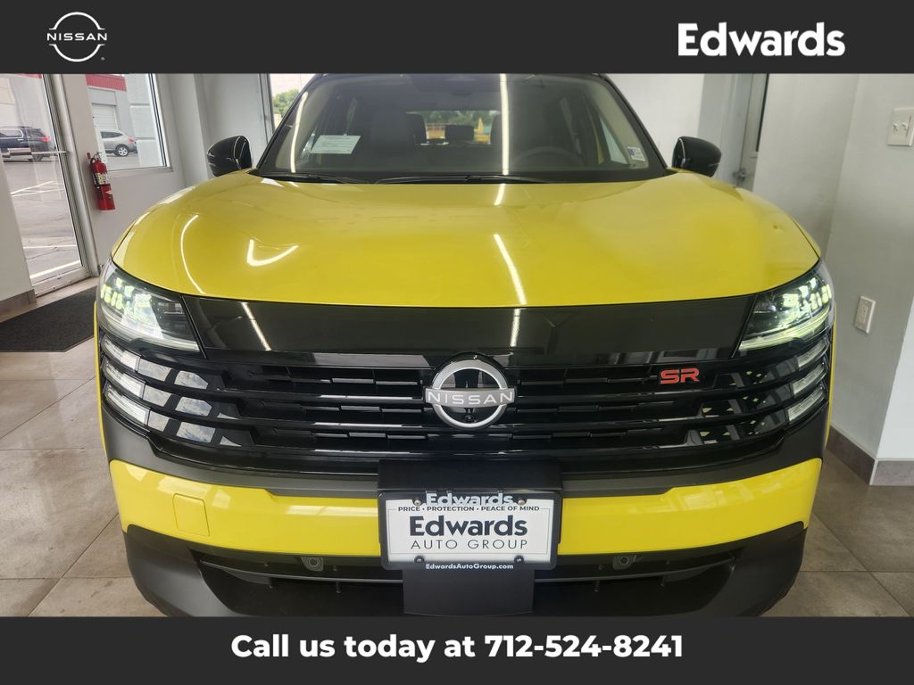 2025 Nissan Kicks SR photo 3