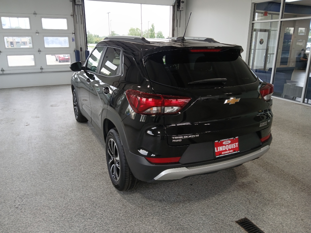 2025 Chevrolet Trailblazer LT photo 4
