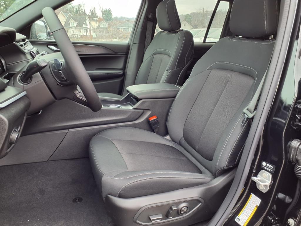 2025 Jeep Grand Cherokee Laredo X photo 4