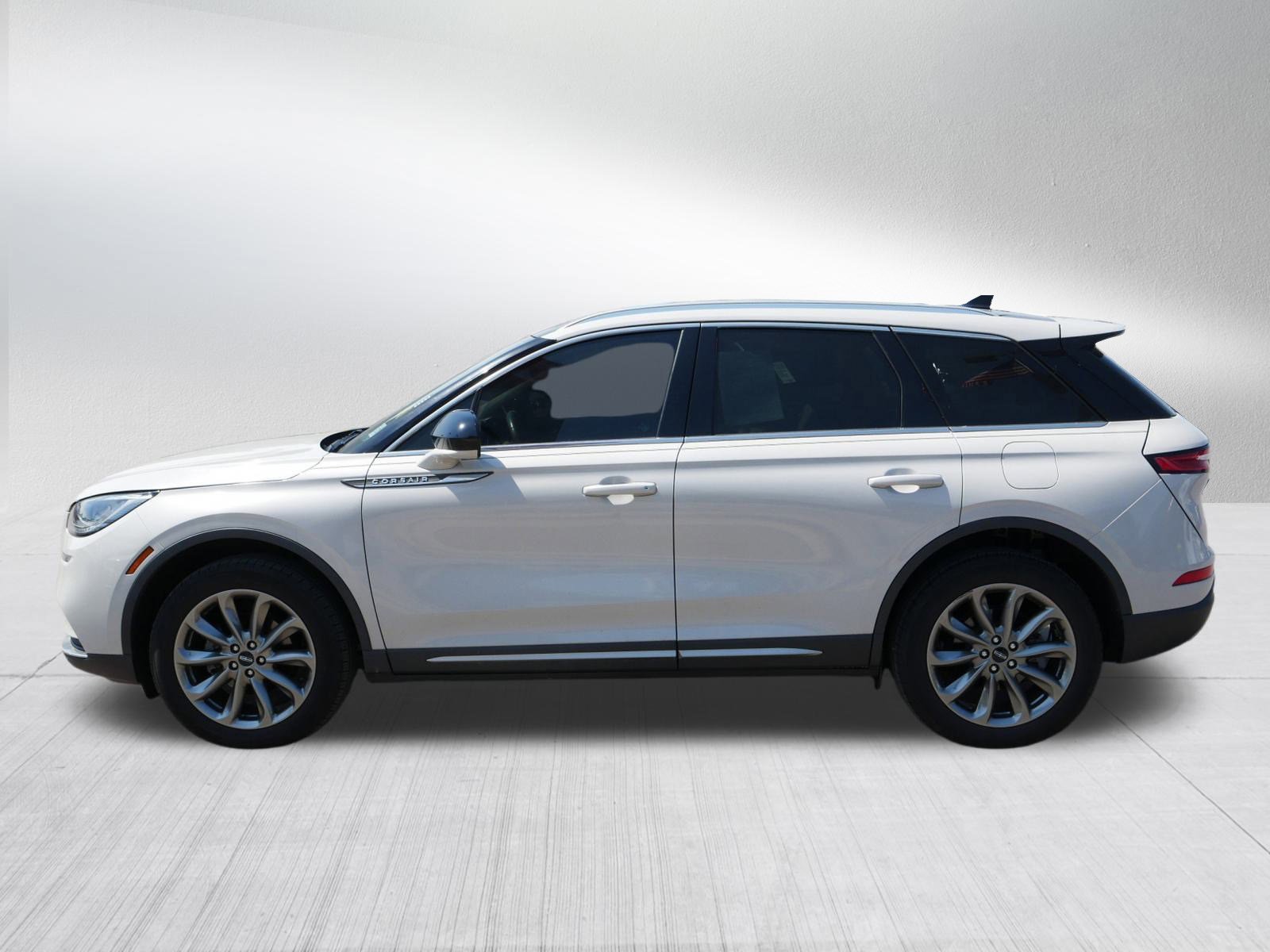 2022 Lincoln Corsair Standard photo 4