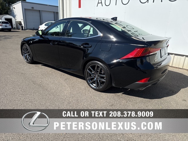 2020 Lexus IS 300 F SPORT photo 4