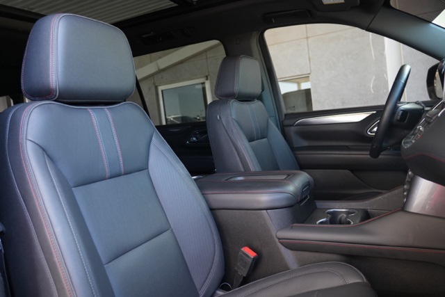 2023 Chevrolet Suburban RST photo 17