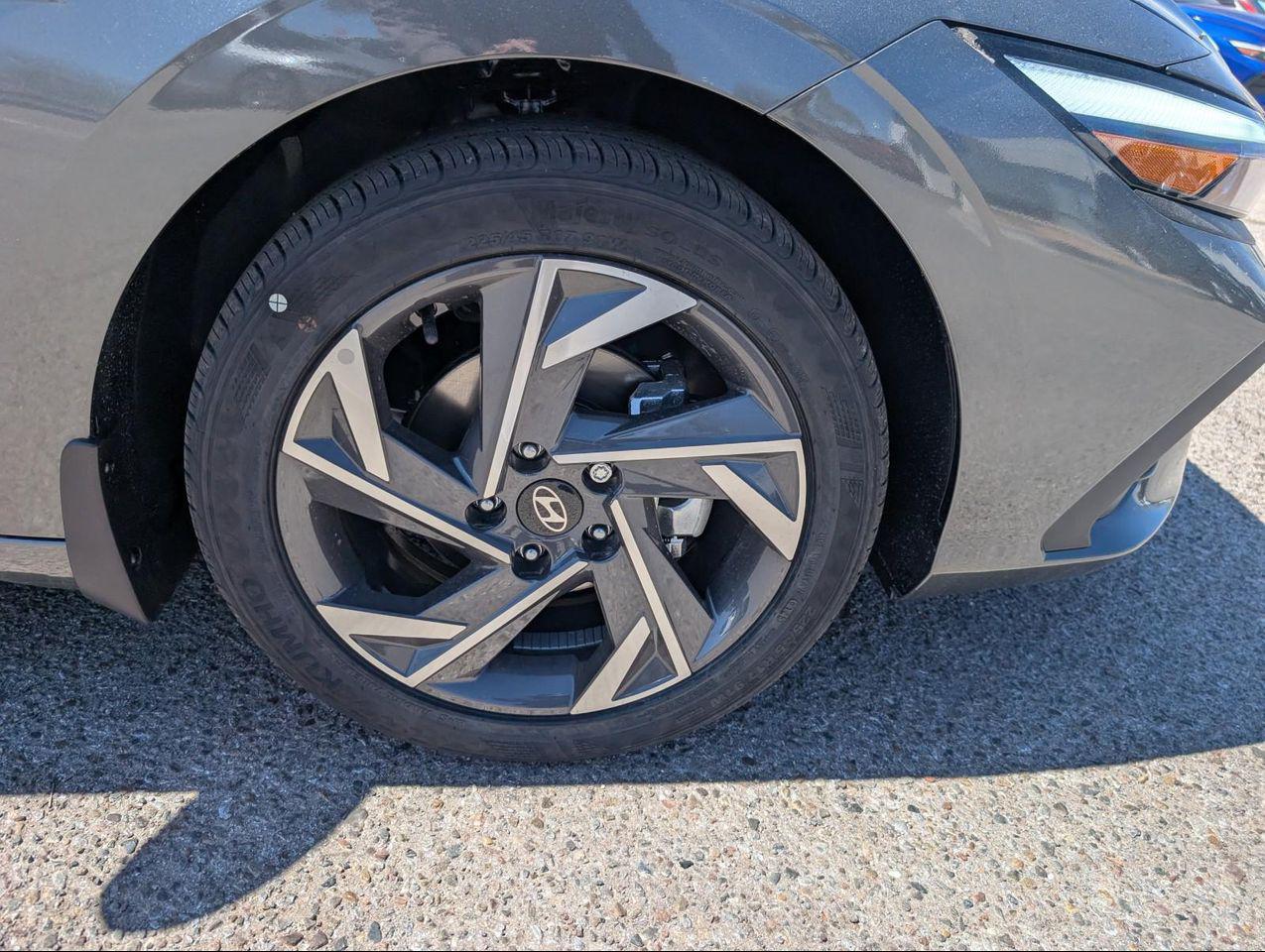 2025 Hyundai Elantra SEL Sport photo 24