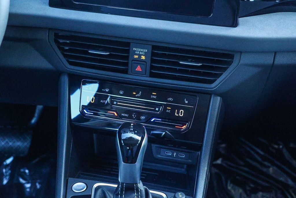 2026 Volkswagen Jetta 1.5T SE photo 3