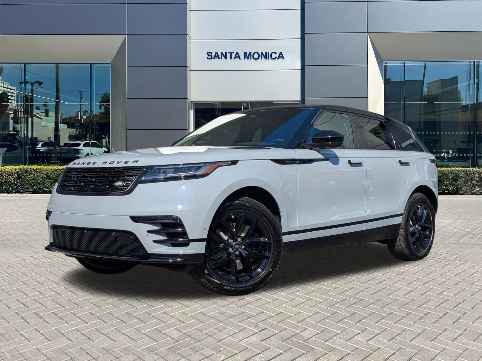 2026 Land Rover Range Rover Velar Dynamic SE's photo