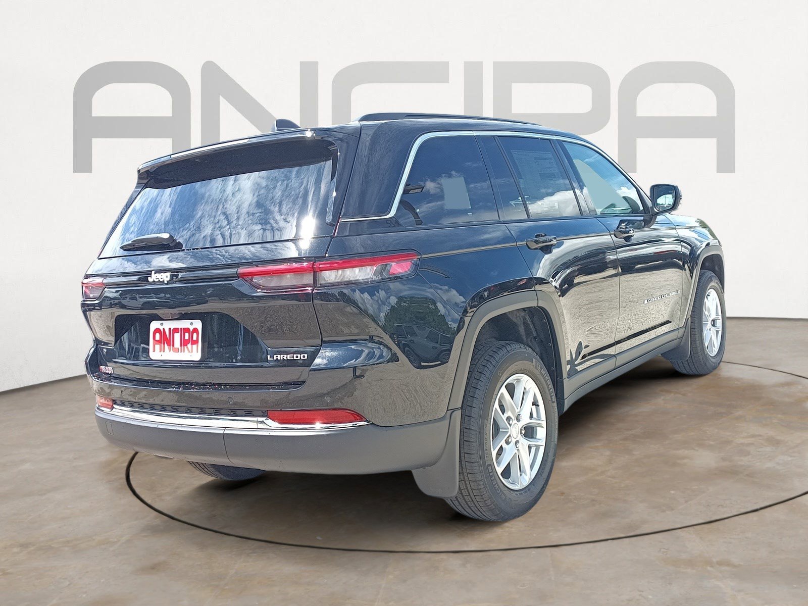 2025 Jeep Grand Cherokee Laredo X photo 4