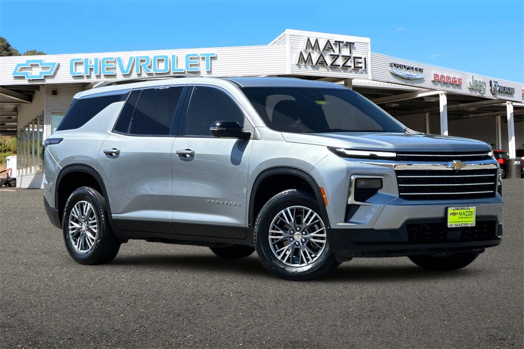 2024 Chevrolet Traverse photo 2