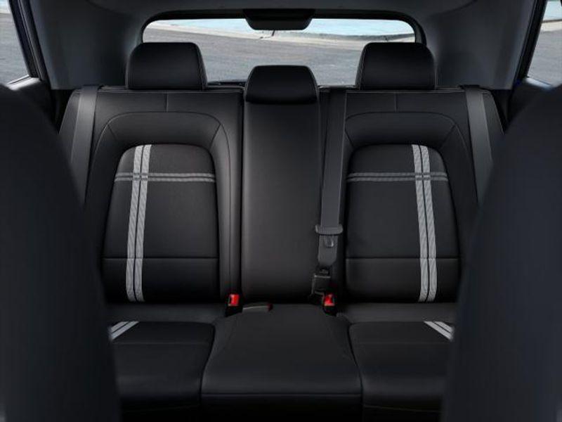 2025 Hyundai Venue SEL photo 11