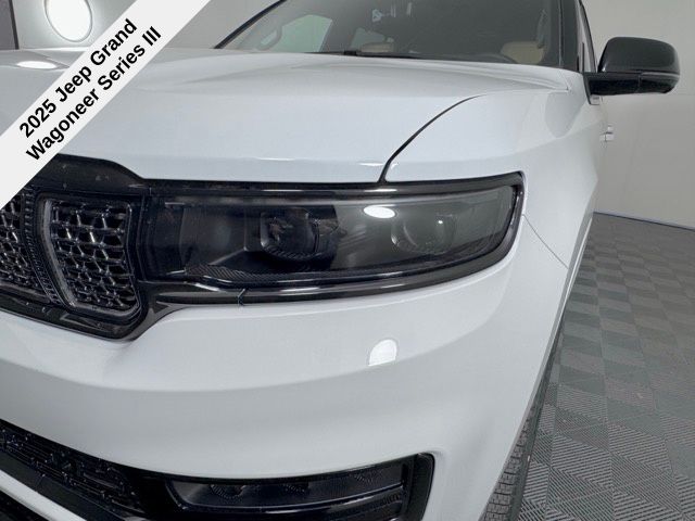 2025 Jeep Grand Wagoneer III photo 12