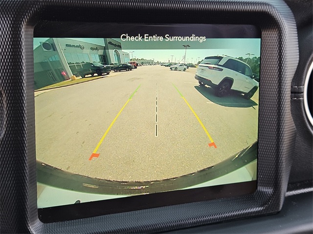 2022 Jeep Wrangler Unlimited Sahara photo 22