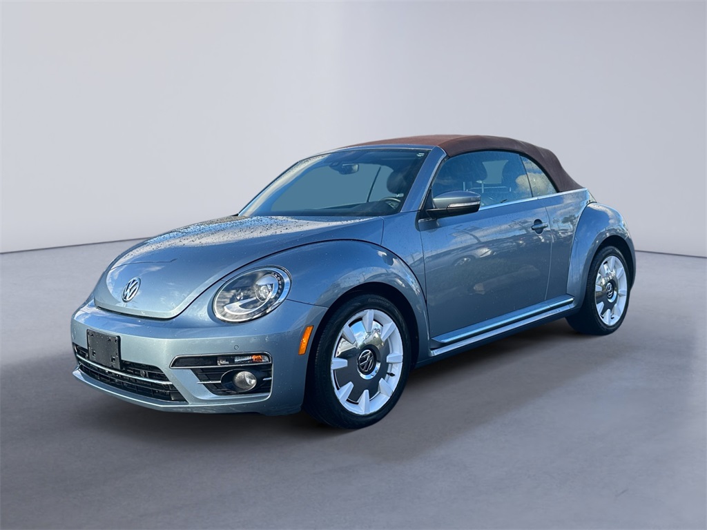2019 Volkswagen Beetle SE's photo