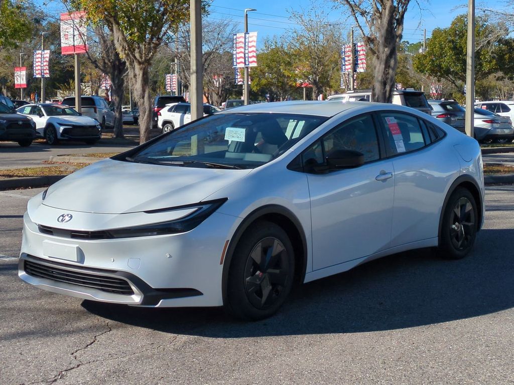 2026 Toyota Prius SE's photo