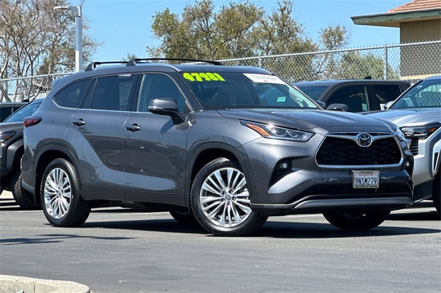 2024 Toyota Highlander Platinum photo 2