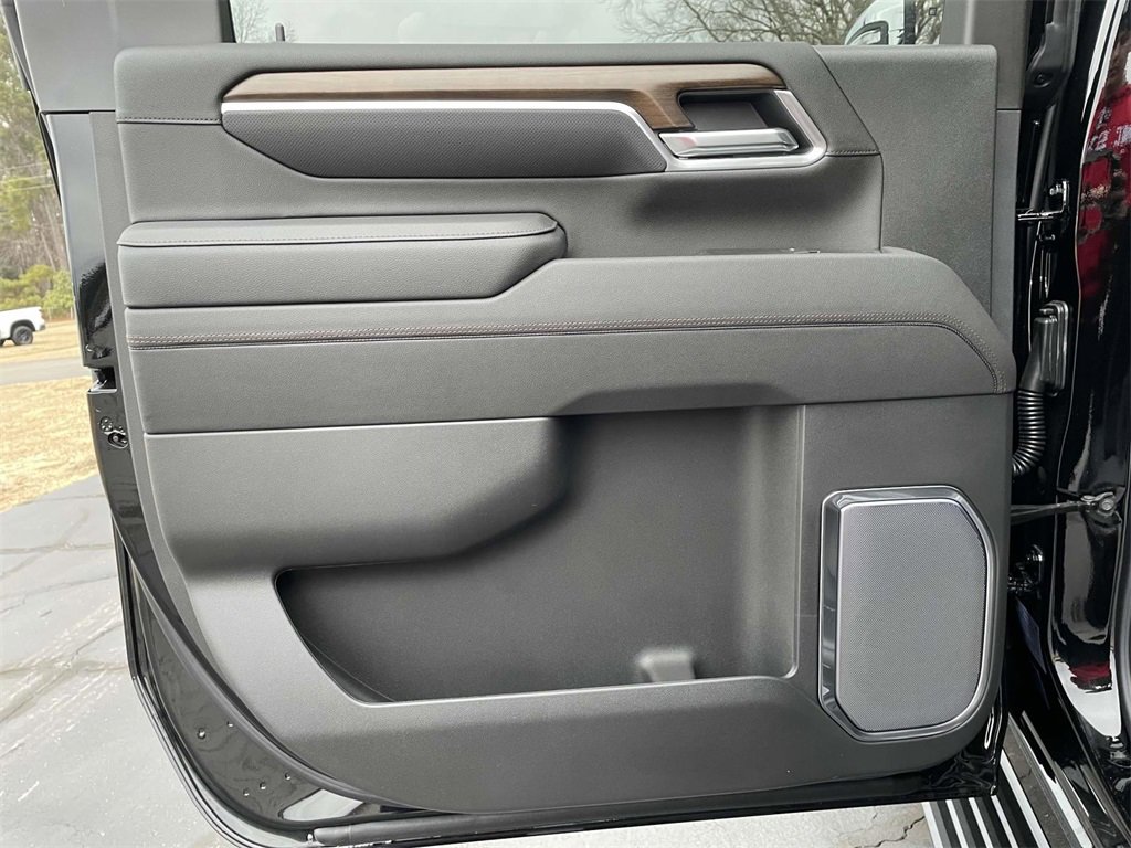 2025 Chevrolet Silverado 2500HD High Country photo 12