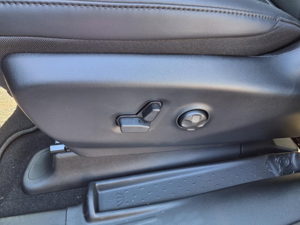 2026 Chrysler Pacifica photo 12