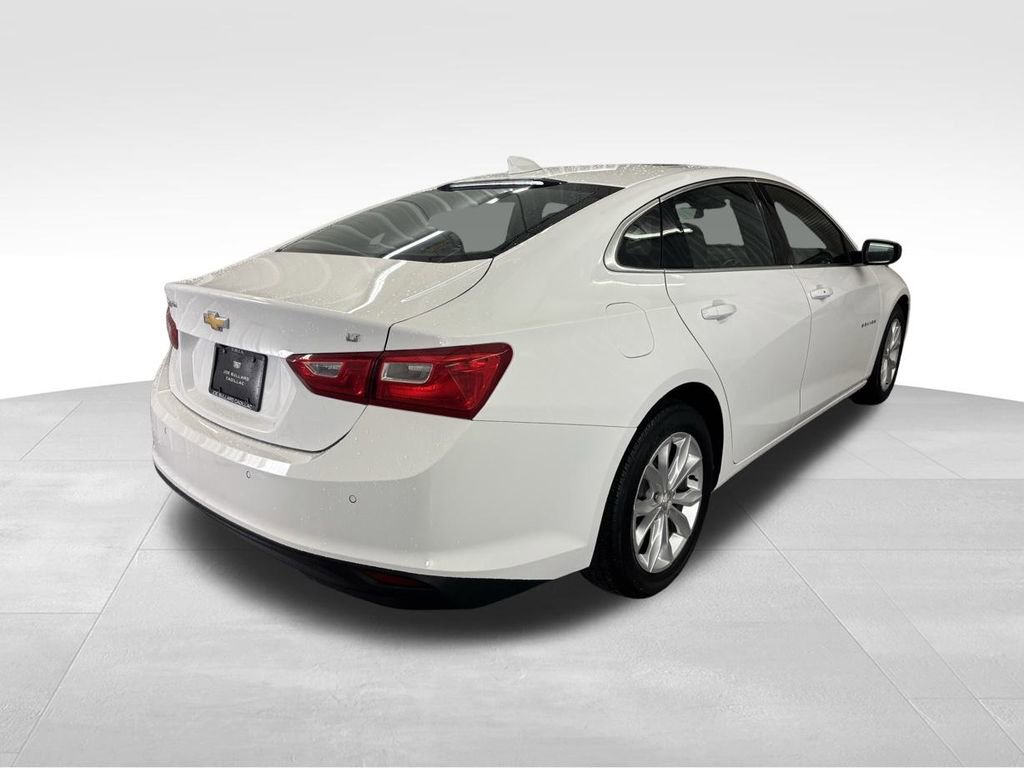 2024 Chevrolet Malibu 1LT photo 2