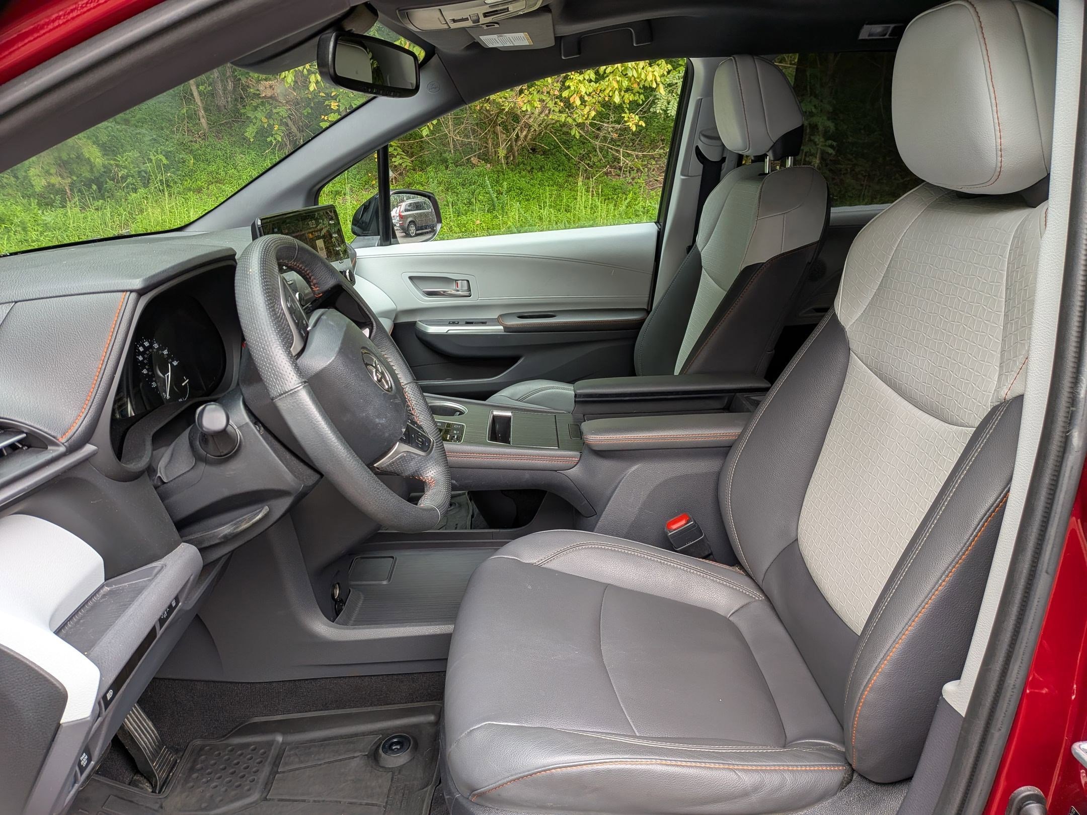 2022 Toyota Sienna XSE photo 14