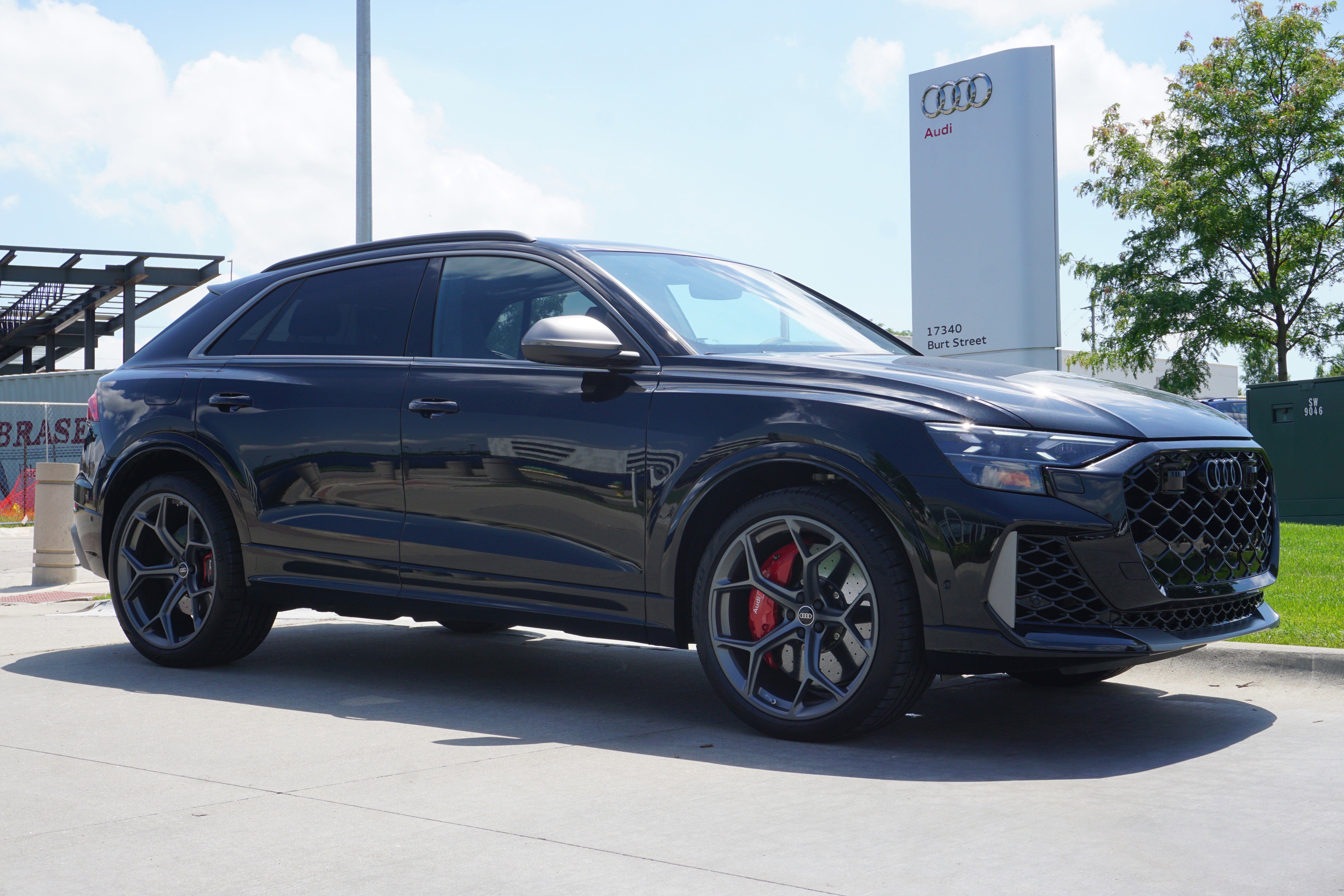 2025 Audi RS Q8 Base's photo