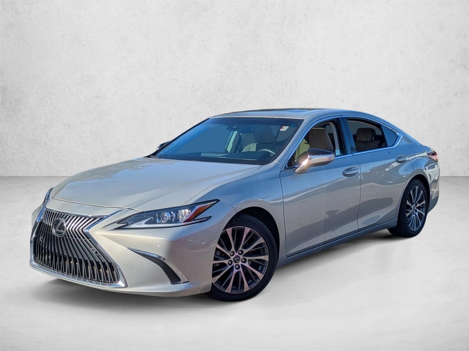 2020 Lexus ES 350's photo