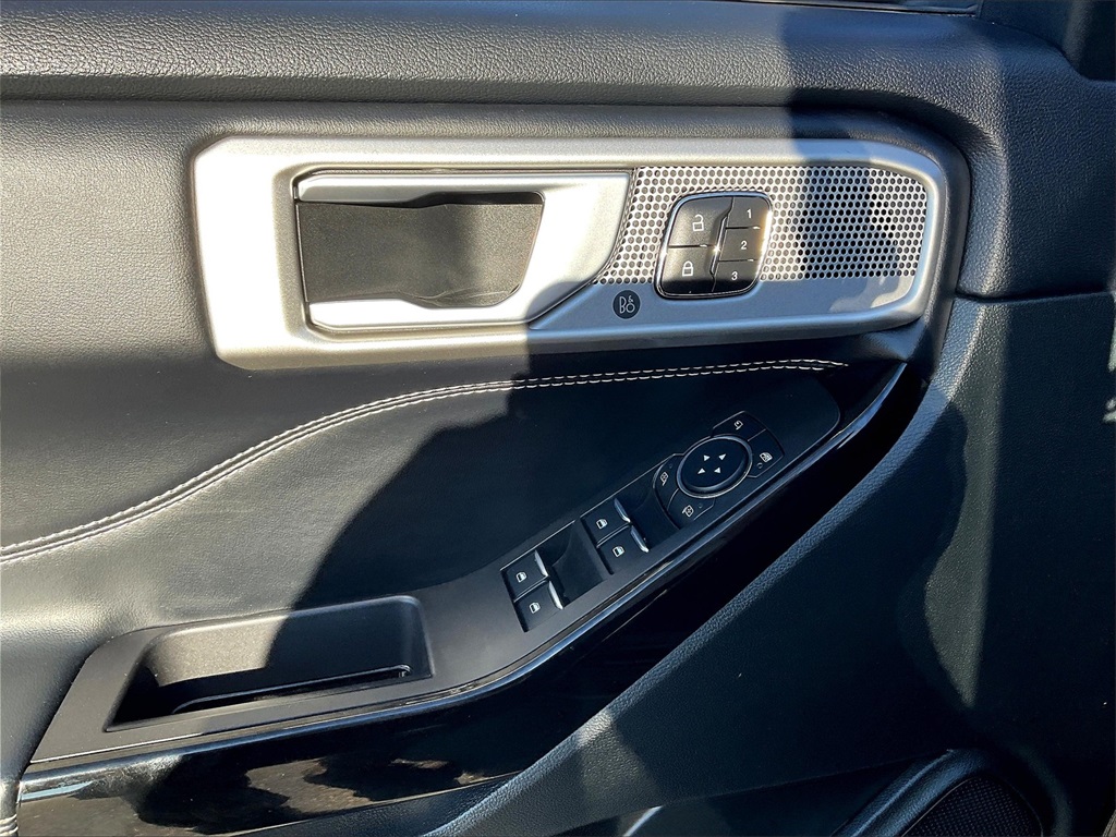 2023 Ford Explorer ST photo 35