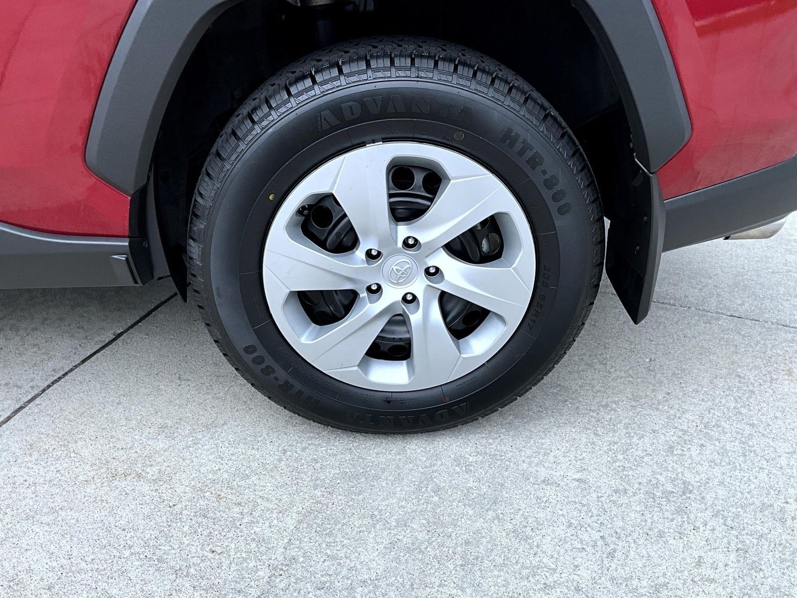 2022 Toyota RAV4 LE photo 22