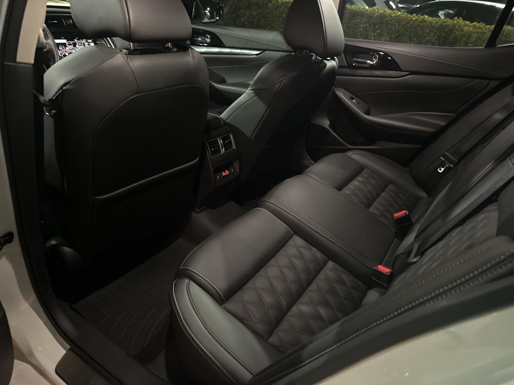 2023 Nissan Maxima Platinum photo 3