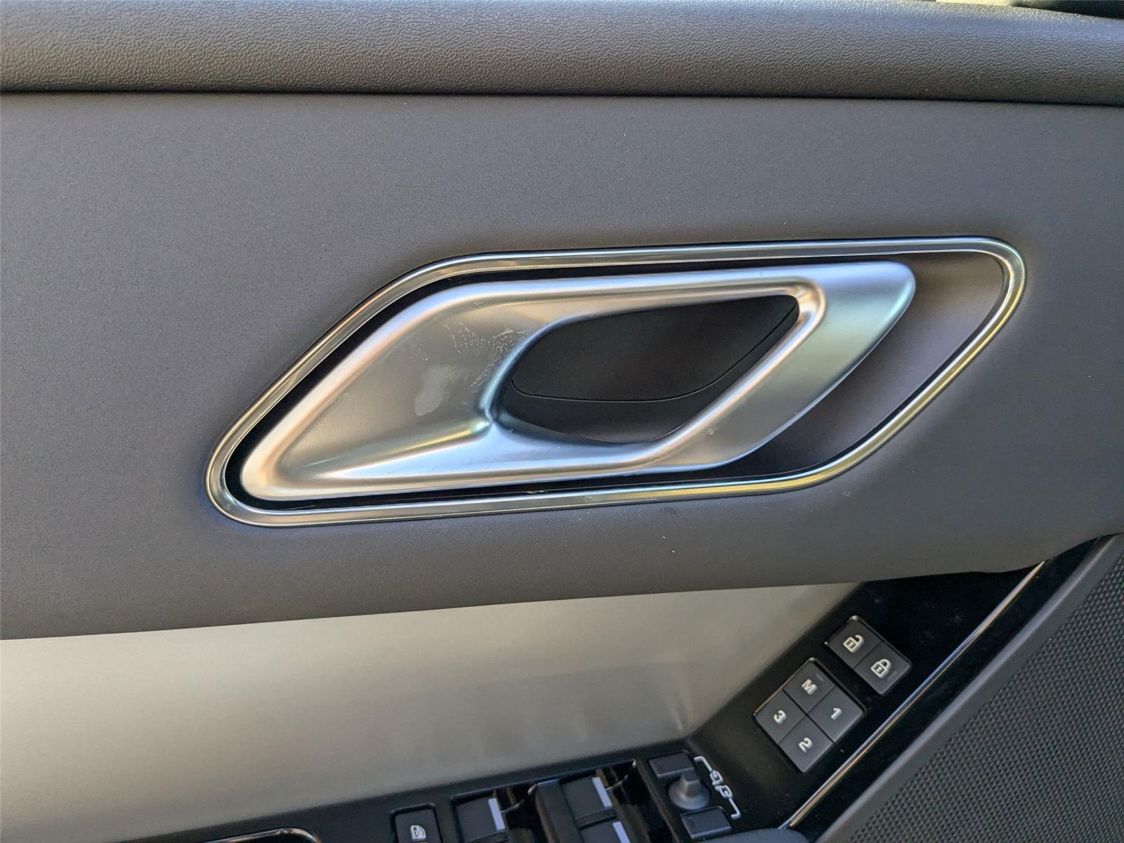 2025 Land Rover Range Rover Velar S photo 12
