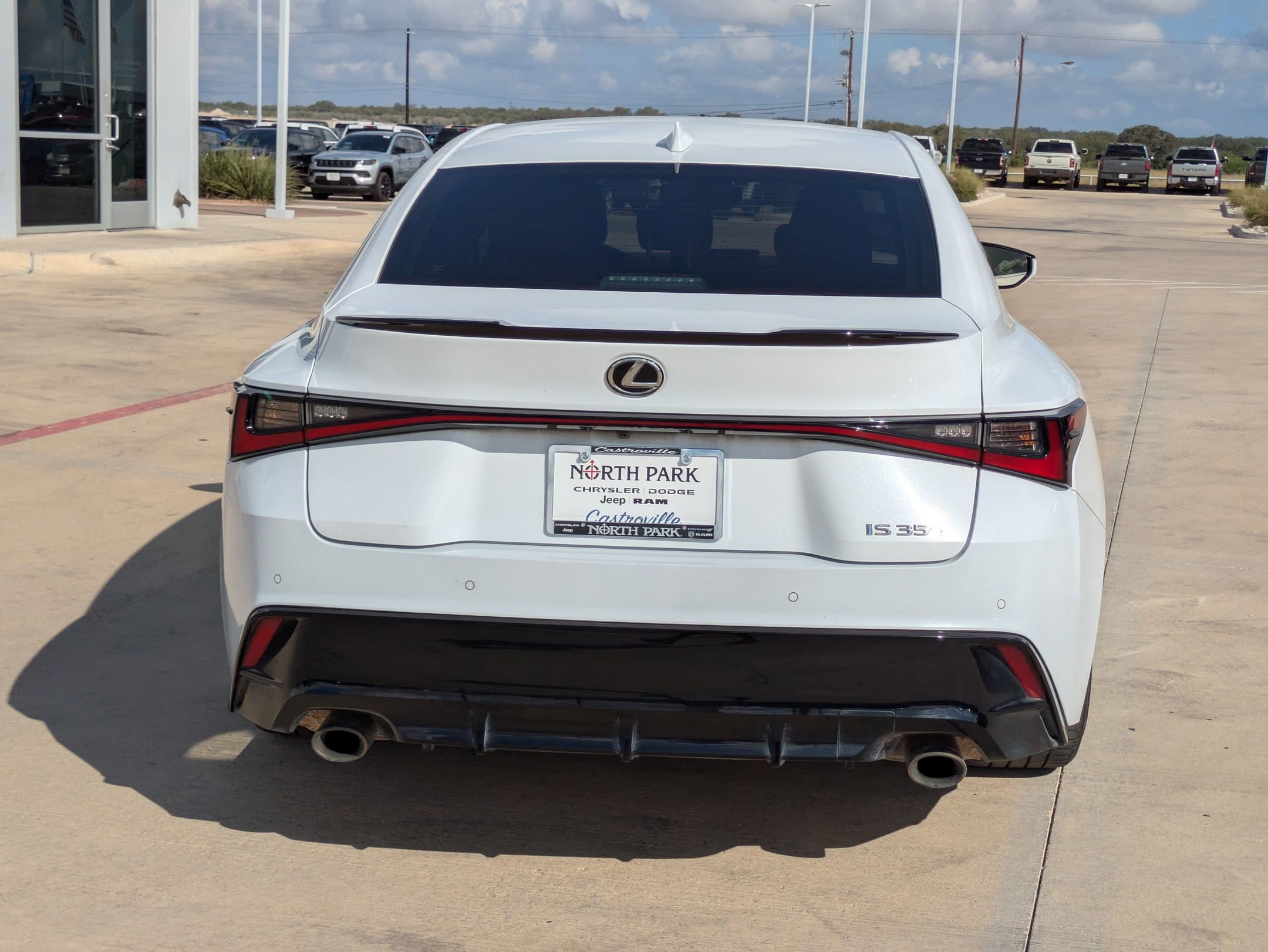 2023 Lexus IS 350 F SPORT photo 4