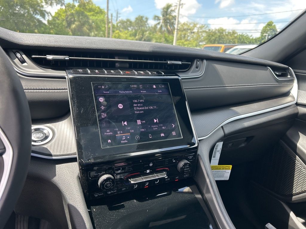 2025 Jeep Grand Cherokee Altitude X photo 11