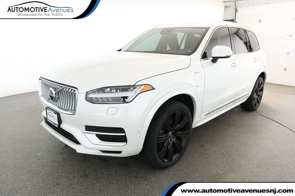 2024 Volvo XC90 Plus's photo