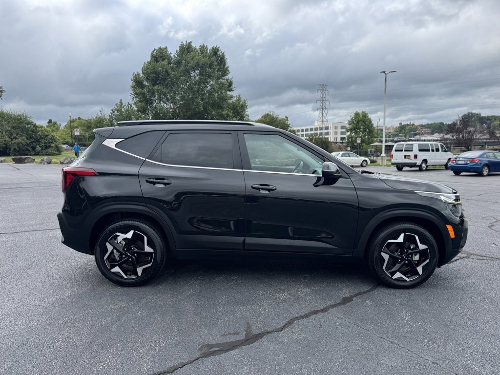 2024 Kia Seltos EX photo 8