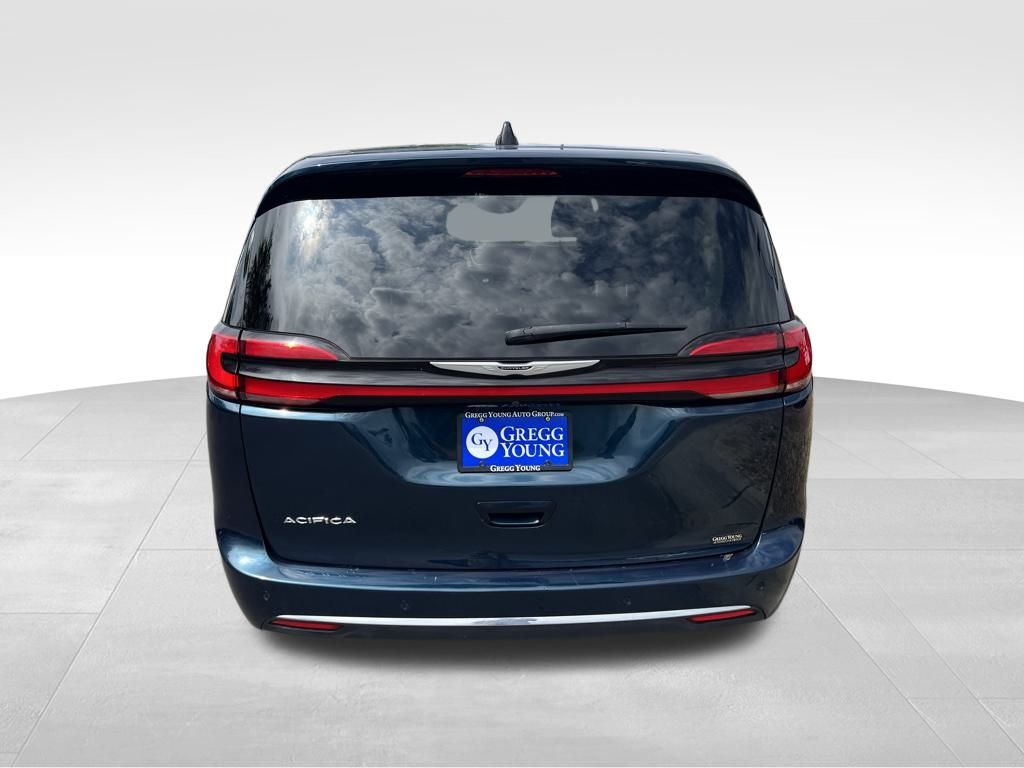 2023 Chrysler Pacifica Touring L photo 4