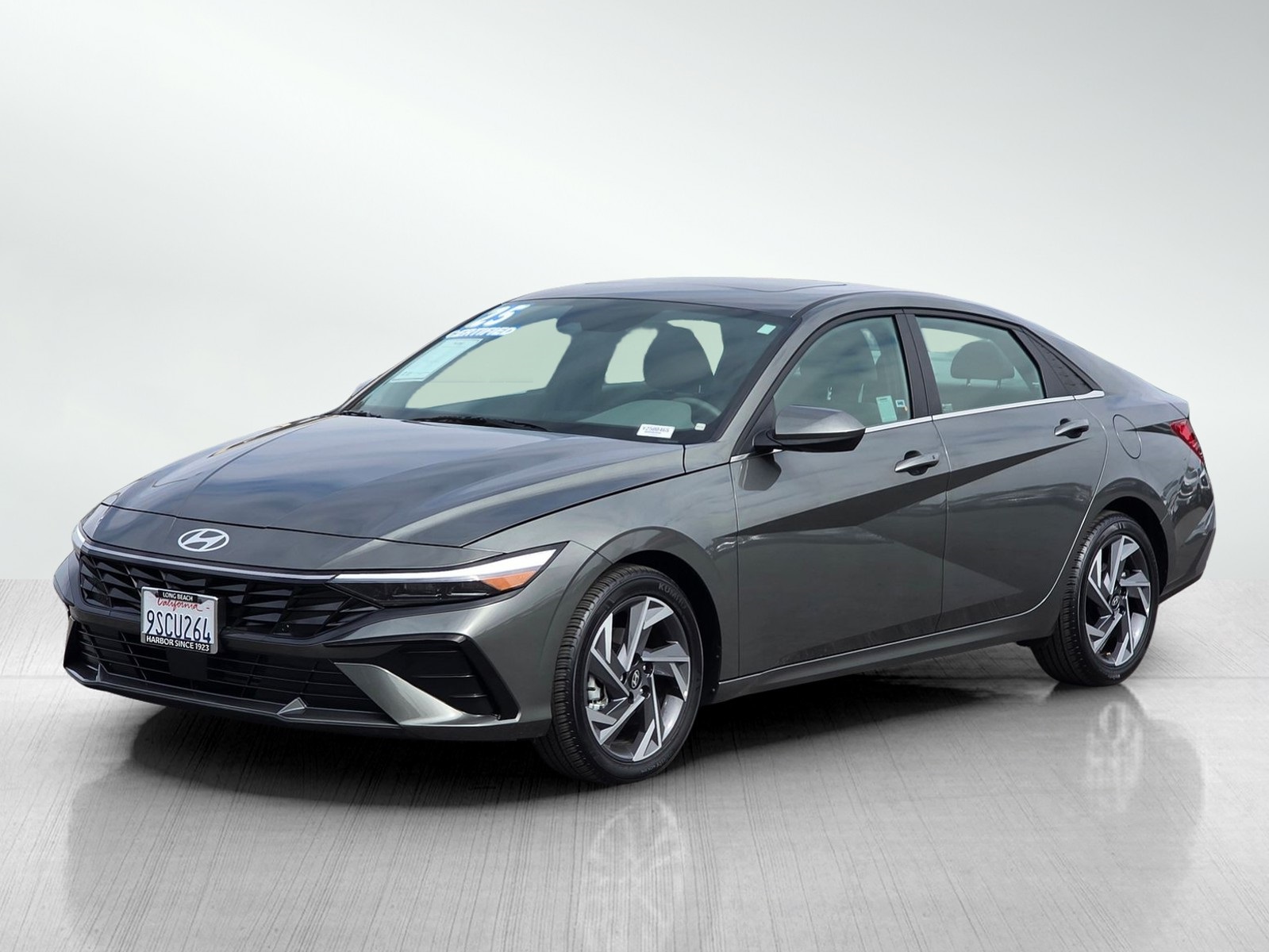 2025 Hyundai Elantra SEL Convenience photo 2