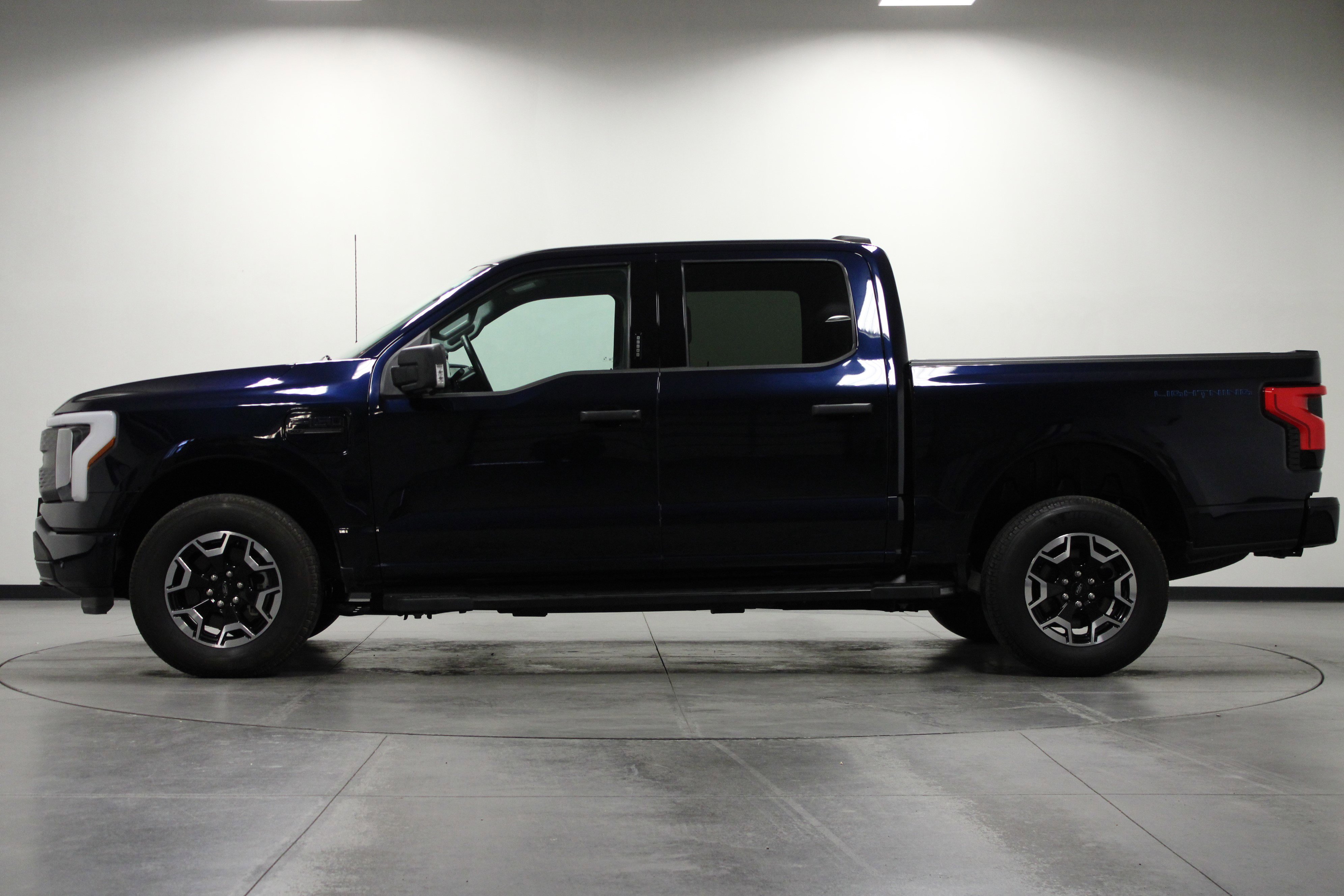 2023 Ford F-150 Lightning XLT photo 6