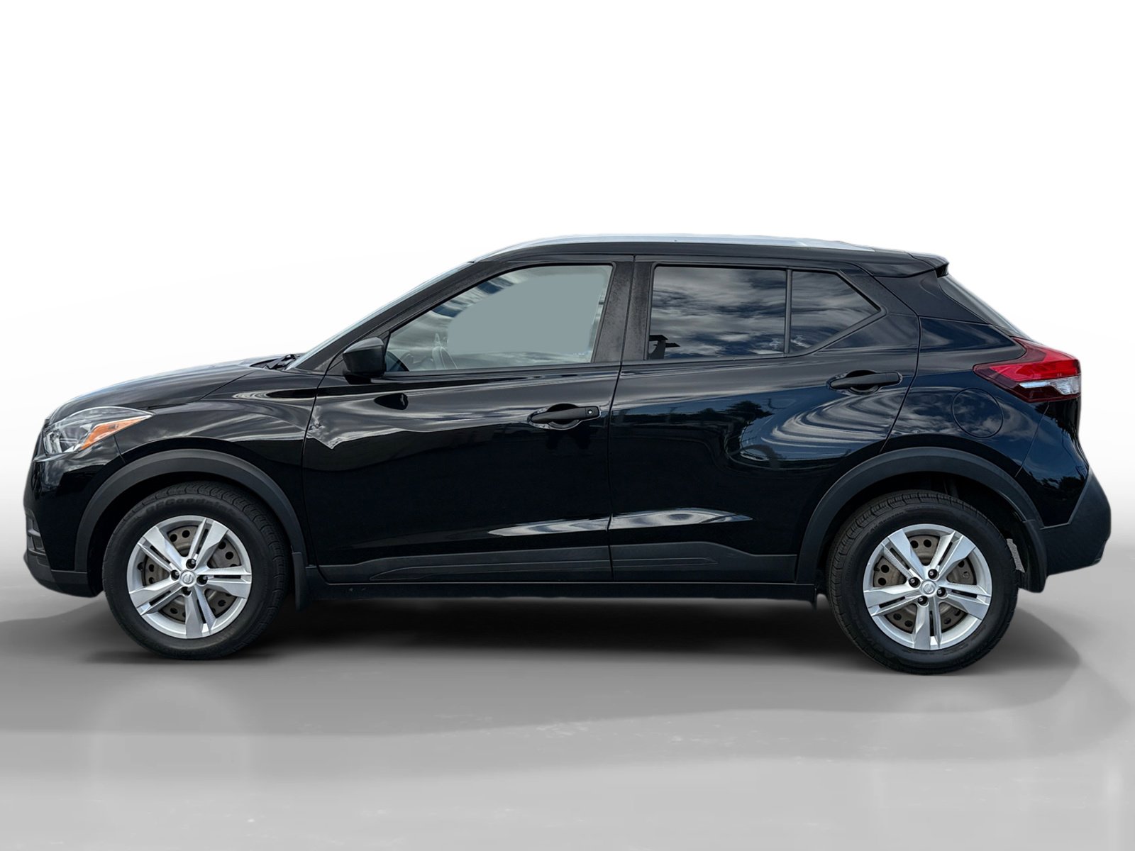 2019 Nissan Kicks S photo 2